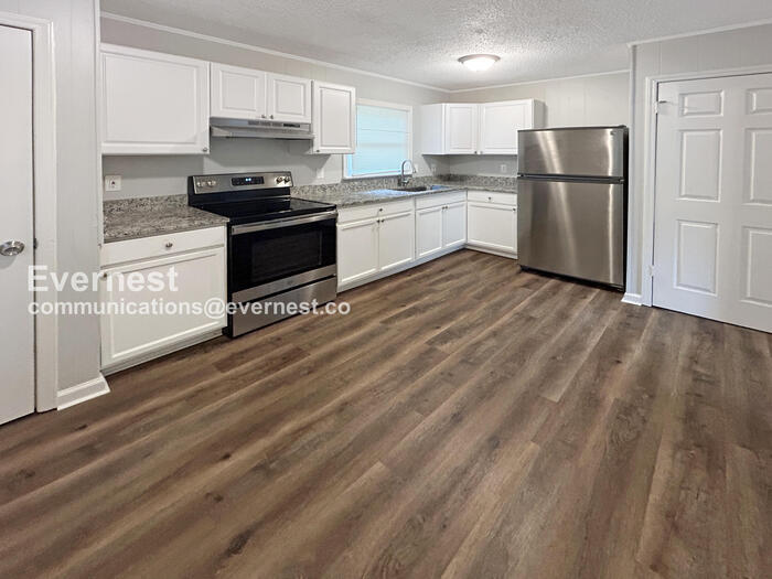 Building Photo - 542 Newcastle Rd