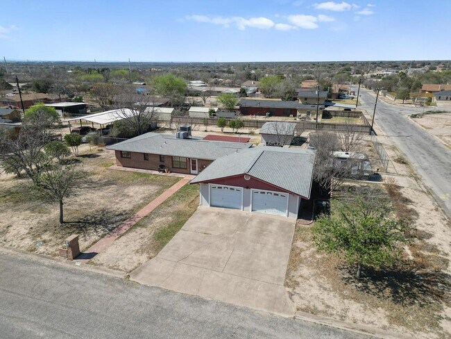 Building Photo - 208 N Broadview St