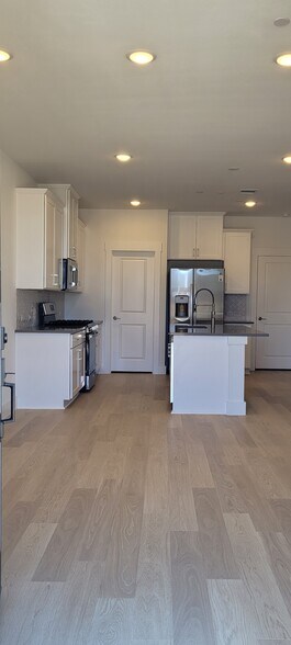 Building Photo - 4541 Lamplights Dr