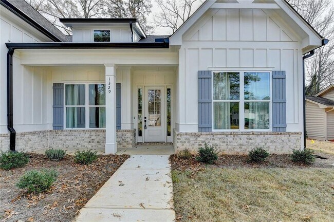 Building Photo - 1329 Davis St