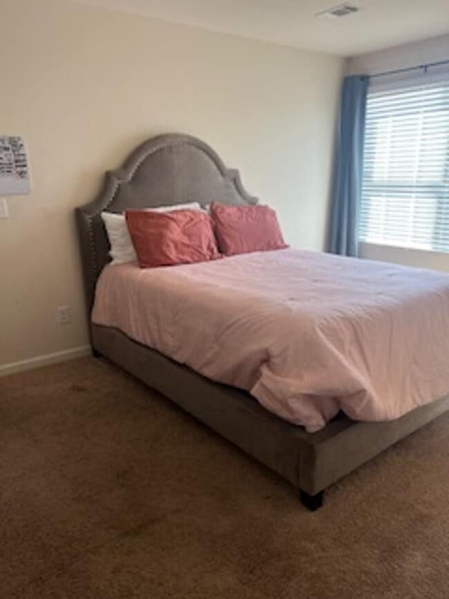 Building Photo - FOR RENT – 3BR / 2.5BA Garden Home with 2-Car Garage