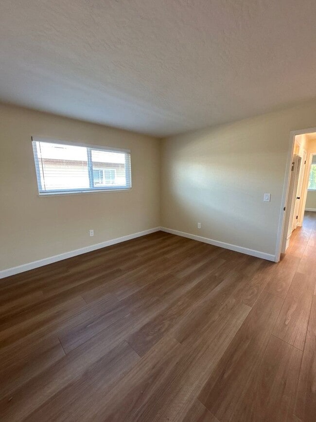 Building Photo - 271 W Alvin Dr
