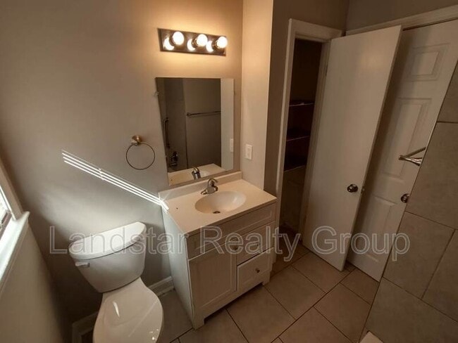 Building Photo - 5612 Walnut Way