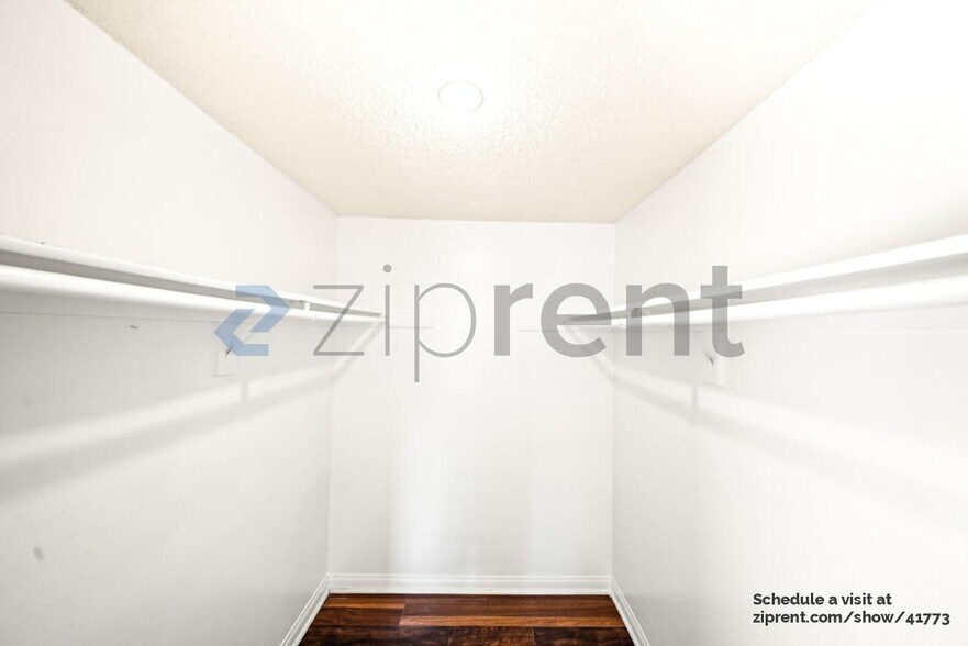 Building Photo - 14140 Oro Grande St