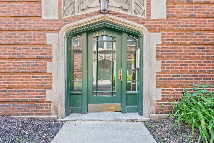 Building Photo - 3454 N Janssen Ave