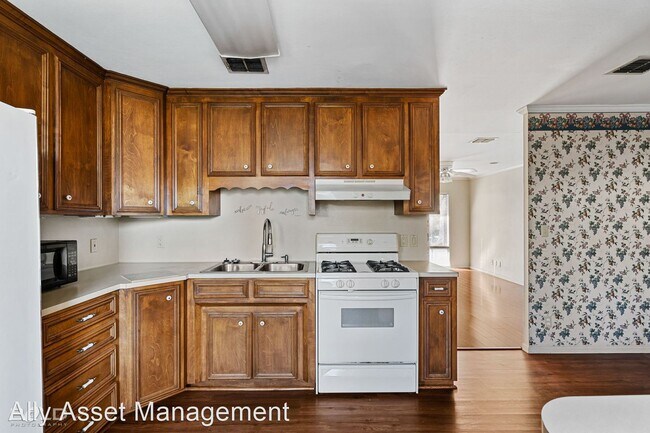 Building Photo - 3 br, 1 bath House - 2838 Smithfield Road