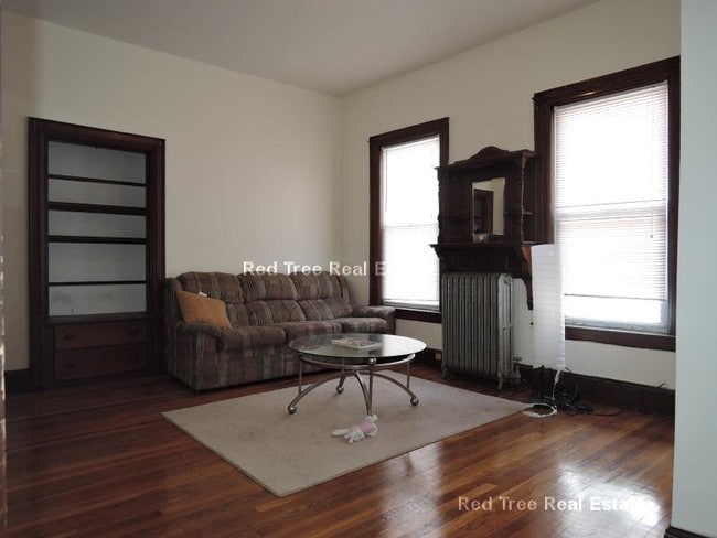 Building Photo - 85 Surrey St