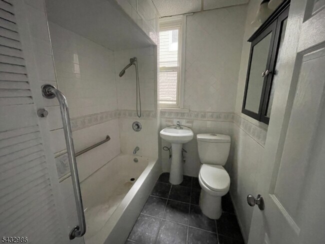 Building Photo - 8 Treacy Ave