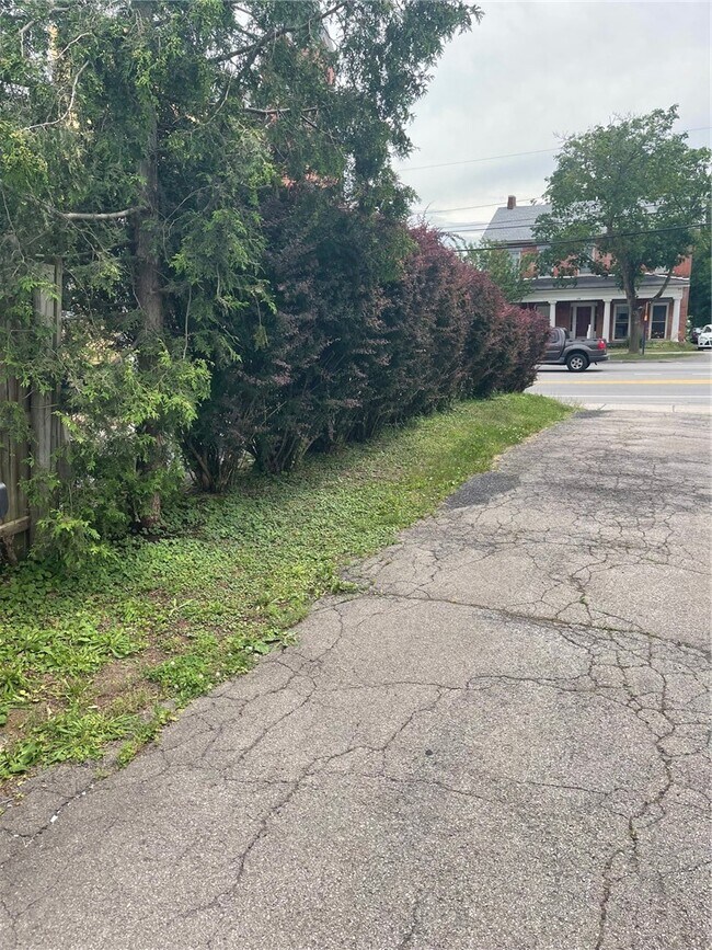 Building Photo - 113 W Main St