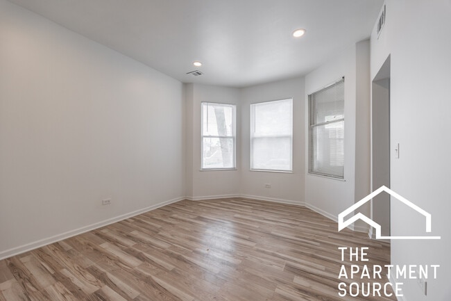 Building Photo - 3140 N Kimball Ave