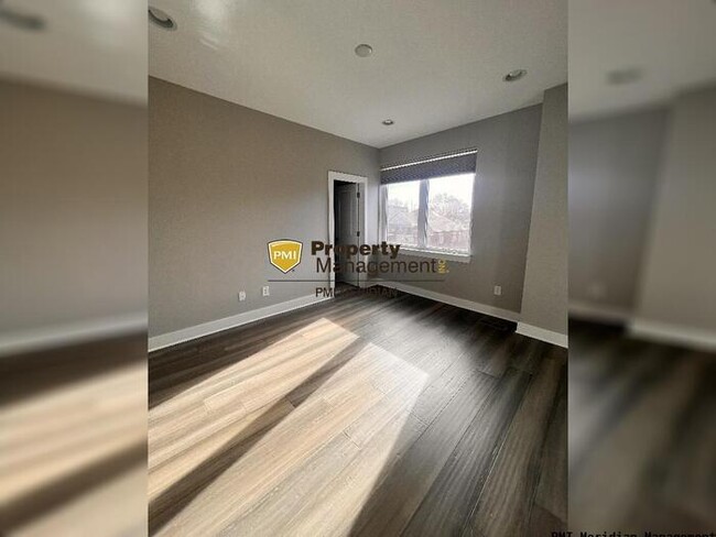Building Photo - Downtown Indy Townhome!
