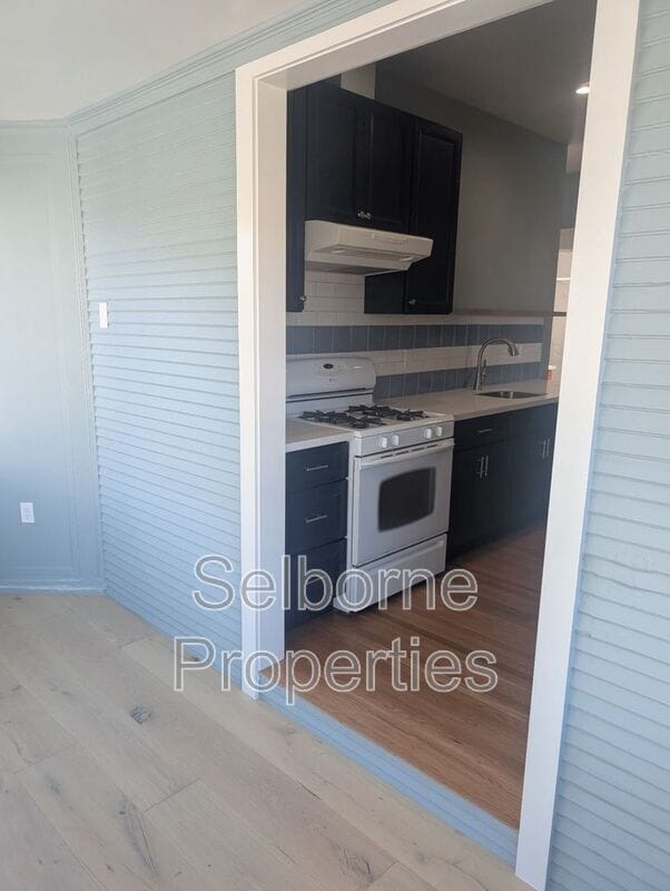 Building Photo - 747 54th St