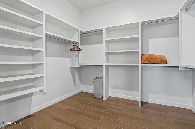 Building Photo - 244 Farnborough St