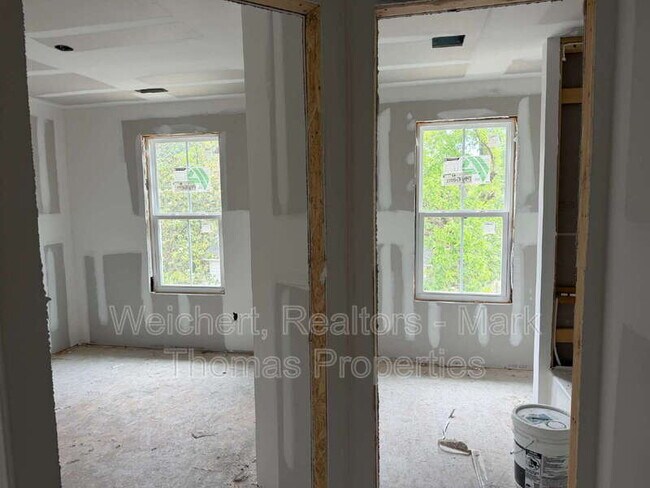 Building Photo - 1203 Fern St