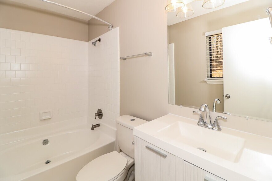 Building Photo - 5175 Sugar Crest Dr