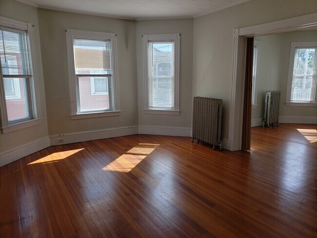 Building Photo - 17 Starkey Ave