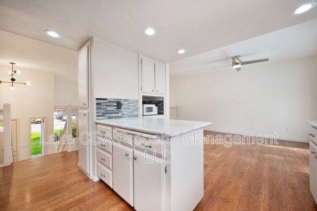 Building Photo - 12616 N Emerald Dr