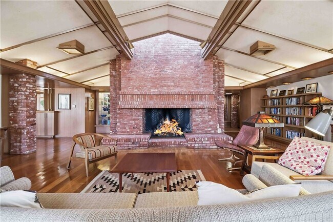 Building Photo - 951 Pembroke Rd