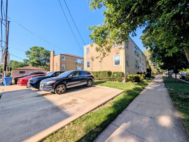 Building Photo - 2308 W Birchwood Ave