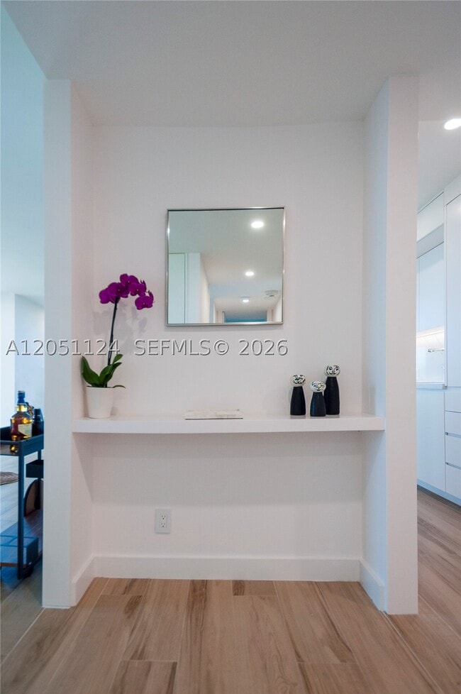 Building Photo - 1121 Crandon Blvd