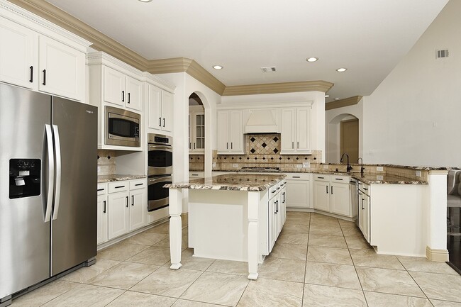 Building Photo - 27 Tioga Pl