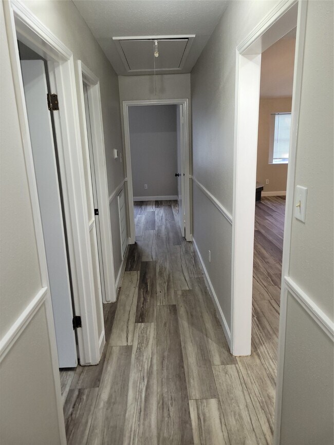 Building Photo - 13923 Ivymount Dr