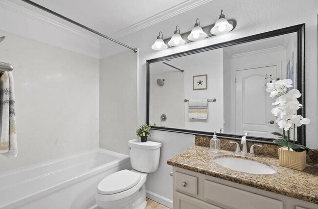 Building Photo - "Chic 1-Bed Waterfront Apartment with Cent...