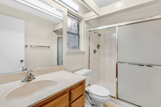 Building Photo - Fabulous condo at the Saddleback complex