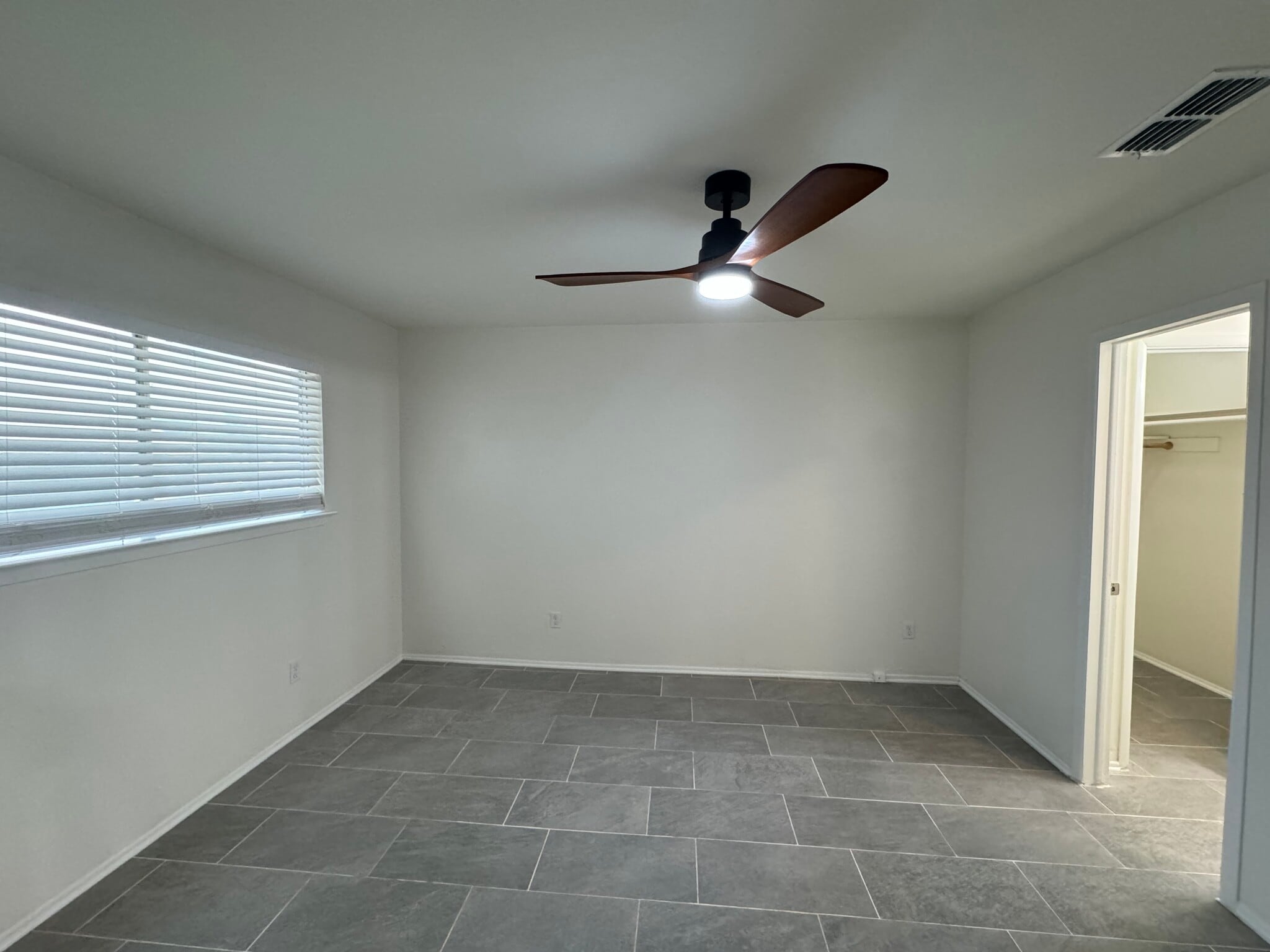 Building Photo - 1220 Tartan Ln