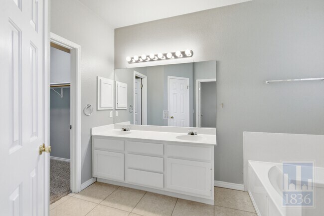 Building Photo - 4011 Travis Country Cir