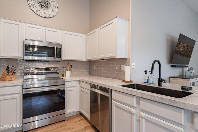 Building Photo - 2574 W Sawtooth Way