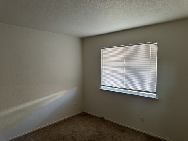 Building Photo - 742 Cherry Hills Ct