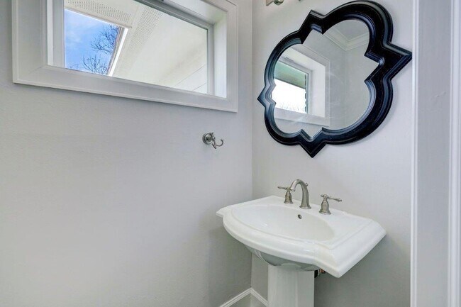Building Photo - 6260 Briar Rose Dr