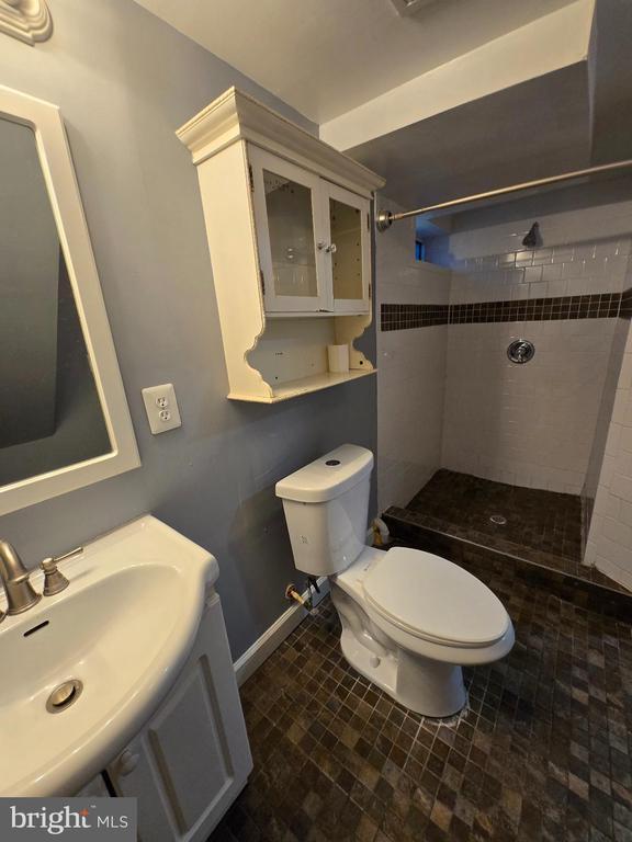 Building Photo - 5520 Duchaine Dr