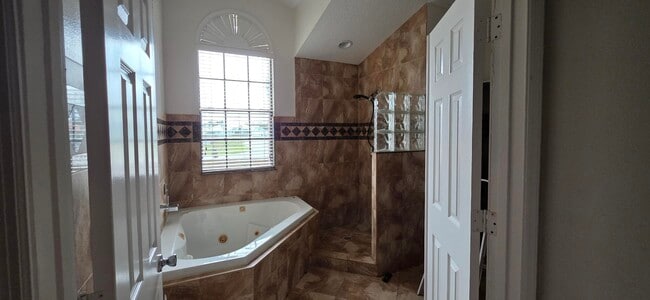 Building Photo - 2722 SW District Ave