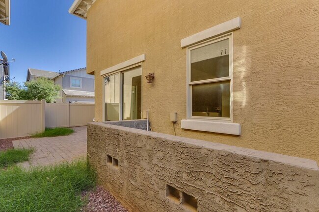 Building Photo - 860 S Adam Way