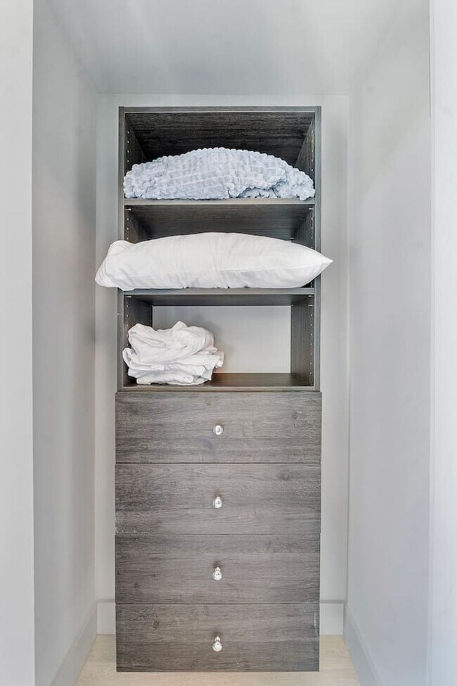 Building Photo - 99 Seaside Ave