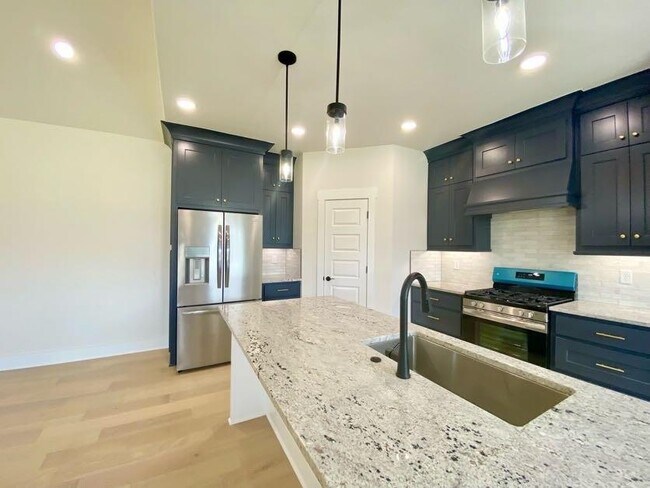 Building Photo - 730 Marianne St