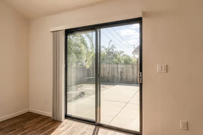Building Photo - 161 Bender Cir