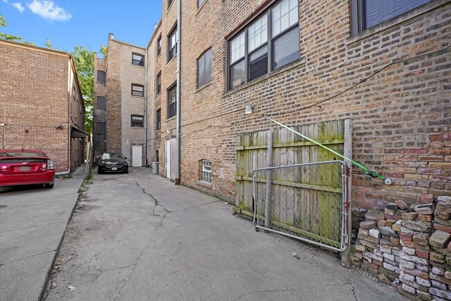 Building Photo - 6300 N Rockwell St