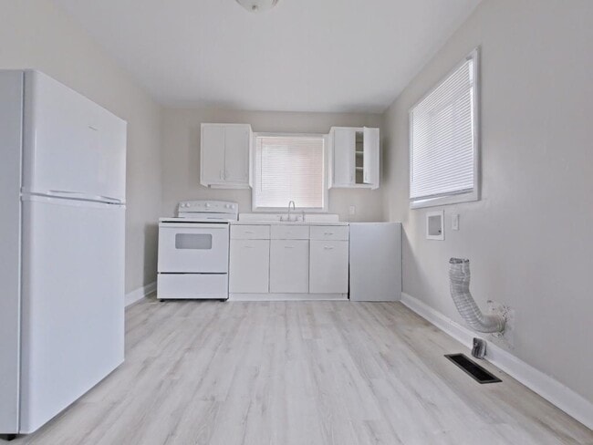 Building Photo - 610 Hawthorne Ave