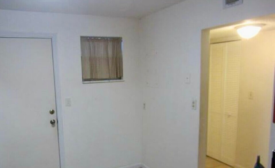 Building Photo - 406 NW 68th Ave