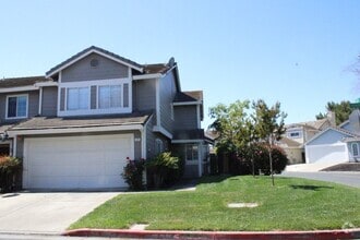 Building Photo - Updated 4 Bedroom, 2 1/2 Bathroom Townhome...