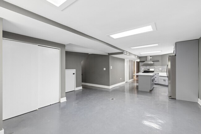 Building Photo - 8210 S Marshfield Ave