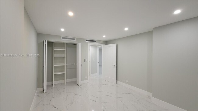 Building Photo - 6039 Collins Ave