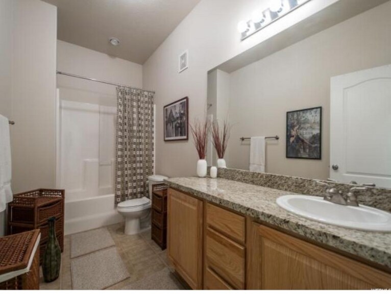 Building Photo - 1156 E St