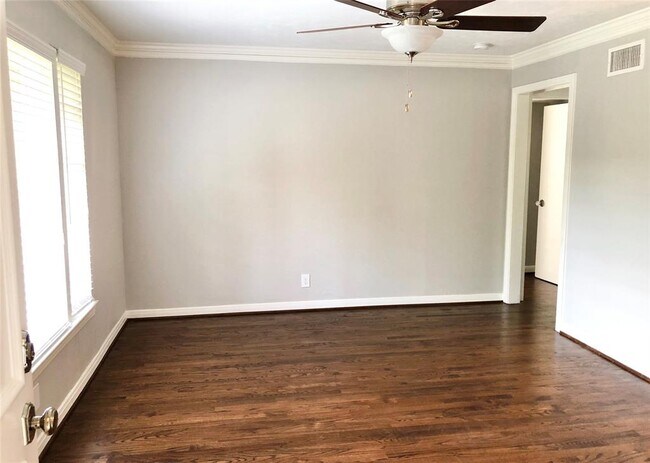 Building Photo - 2402 Watts St