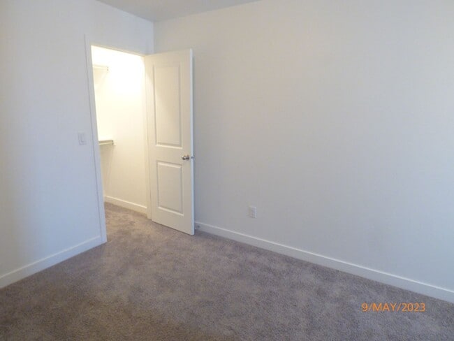 Building Photo - Upgraded 3 Bed 2.5 Bath Townhome in Herriman