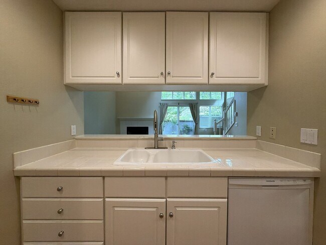 Building Photo - 9605 NW Miller Hill Dr