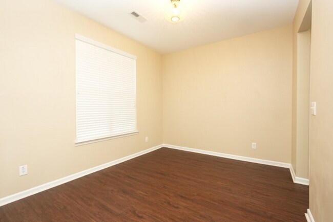 Building Photo - Charming 3-bedroom, 2-bath home